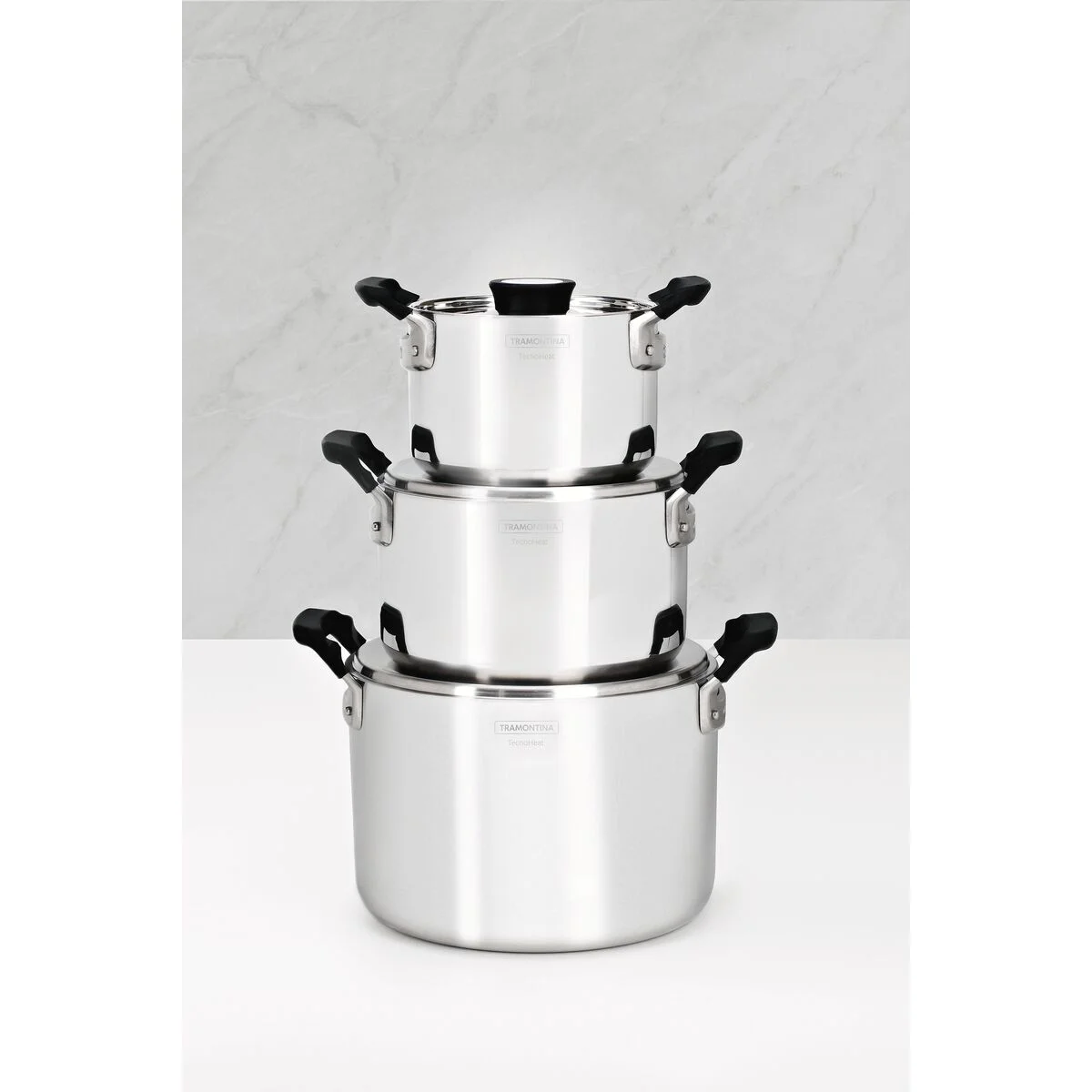 Jogo de Panelas Tramontina Grano Compact em Aço Inox com Corpo Triplo e Alças com Revestimento em Silicone Preto 3 Peças