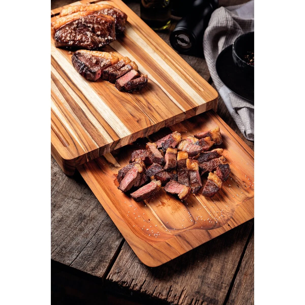 Kit Tábua e Bandeja Tramontina Churrasco em Madeira Teca com Acabamento em Óleo Mineral 40 x 30 cm