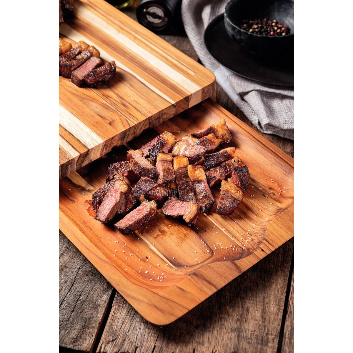 Kit Tábua e Bandeja Tramontina Churrasco em Madeira Teca com Acabamento em Óleo Mineral 40 x 30 cm