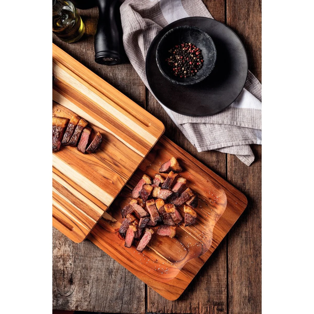 Kit Tábua e Bandeja Tramontina Churrasco em Madeira Teca com Acabamento em Óleo Mineral 40 x 30 cm
