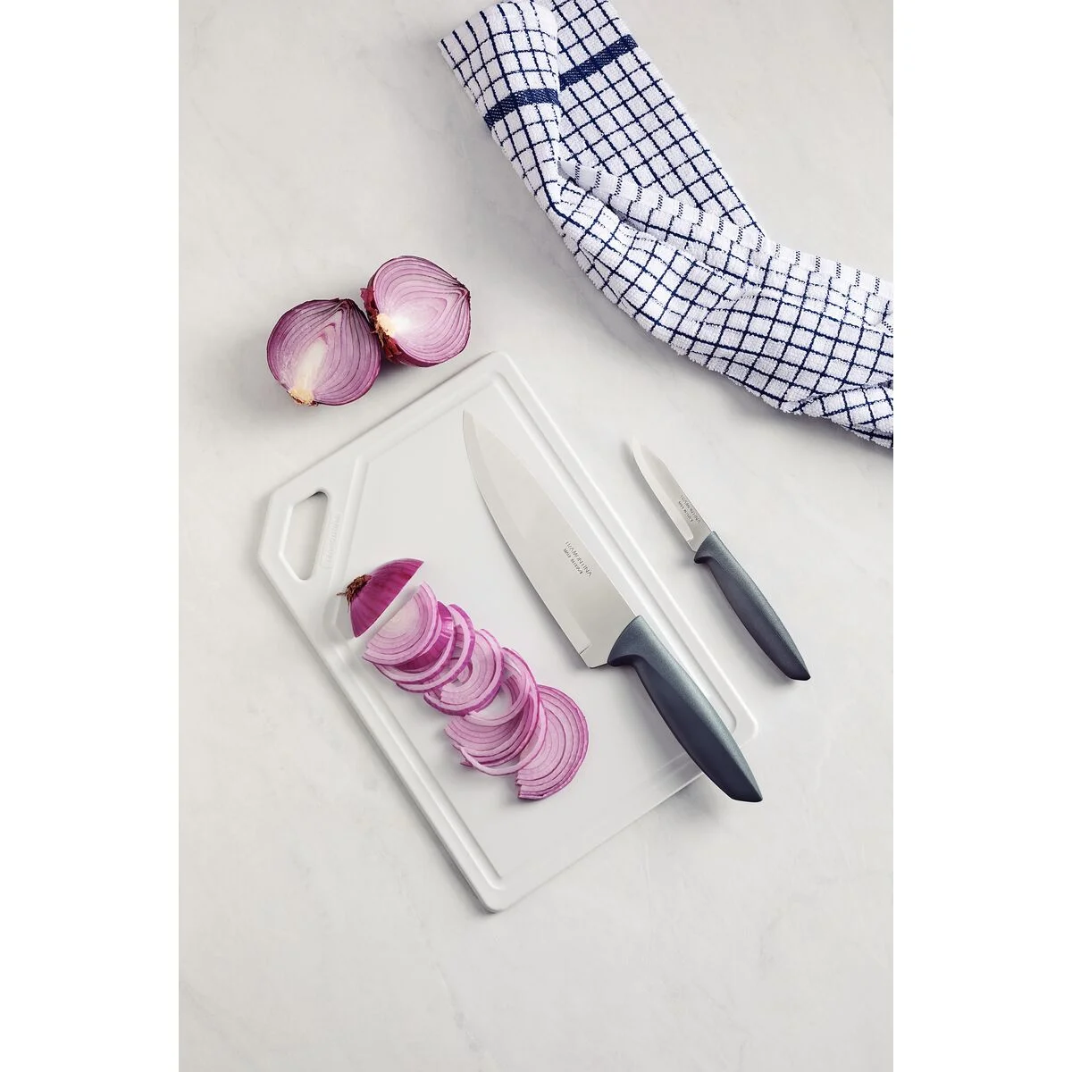 Kit para Carnes e Legumes Tramontina Plenus com Lâminas em Aço Inox Cabos de Polipropileno Cinza e Tábua para Cortar 3 Peças