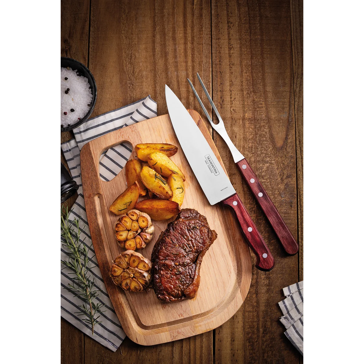 Kit para Churrasco Tramontina com Lâminas em Aço Inox e Cabo Polywood Vermelho com Tábua de Madeira 3 Peças