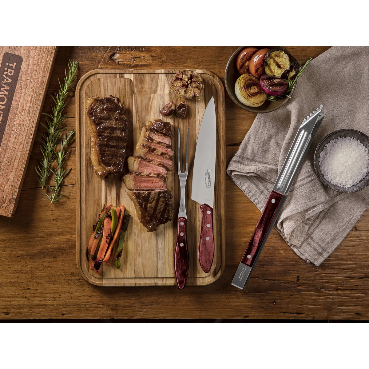 Kit para Churrasco Tramontina com Lâminas em Aço Inox e Cabos de Madeira Polywood Vermelho com Tábua e Estojo 8 Peças