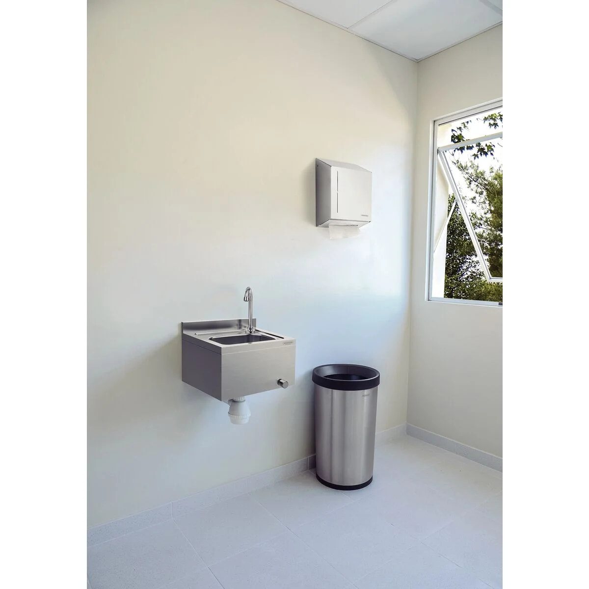 Lavatório Industrial de Parede Tramontina em Aço Inox com Bica e Válvula de acionamento com o joelho