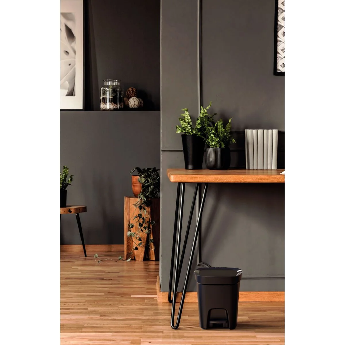 Lixeira Tramontina Compact Pedal em Polipropileno Preto e Haste em Aço Galvanizado 7 L