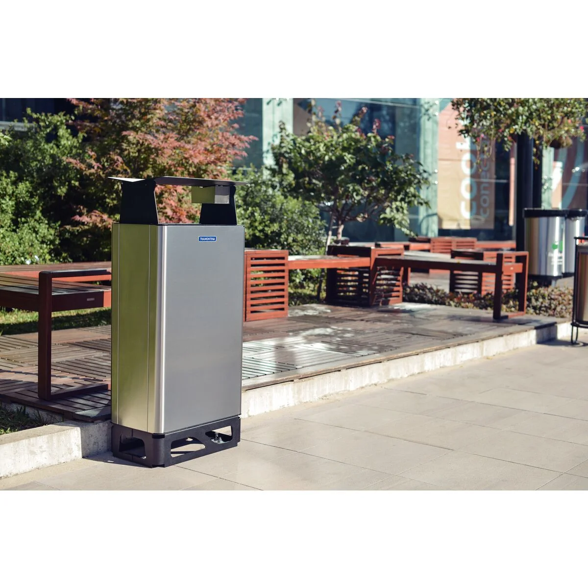 Lixeira Tramontina Modena em Aço Inox com Acabamento Acetinado 80 L