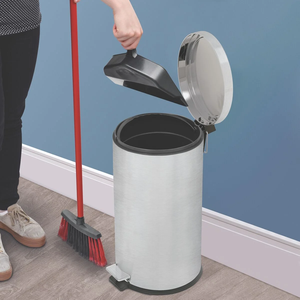 Lixeira com Pedal Tramontina Brasil Plus em Aço Inox com Acabamento Acetinado e Balde Interno 20 L