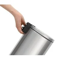 Lixeira com Pedal Tramontina Loop em Aço Inox com Acabamento Polido e Balde Interno 3 L