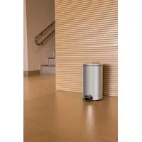 Lixeira com Pedal Tramontina Loop em Aço Inox com Acabamento Polido e Balde Interno 5 L