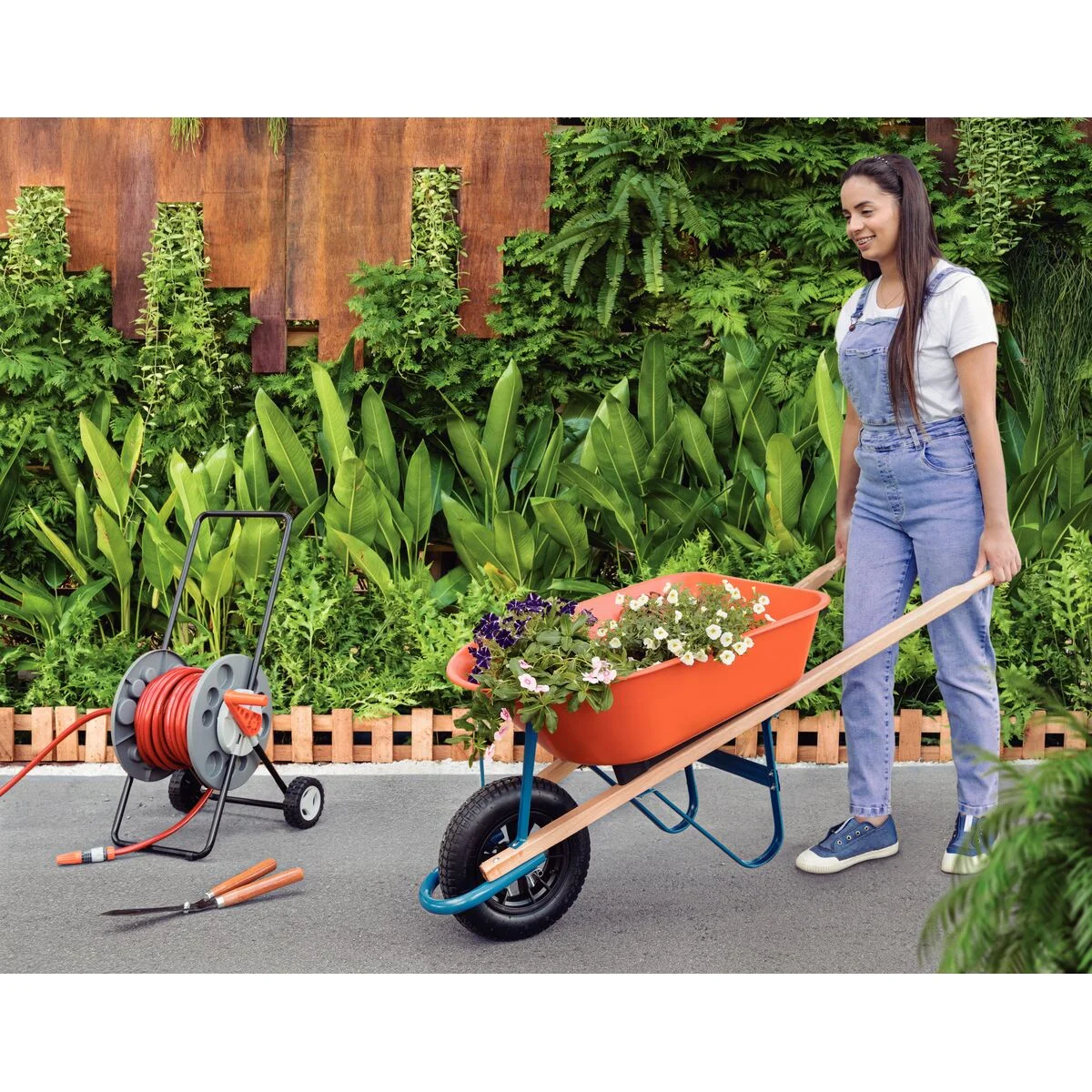 Mangueira Antitorção Multi ATS 1/2" Tramontina para Jardim em PVC 3 Camadas 25 m com Engates Rápidos e Esguicho