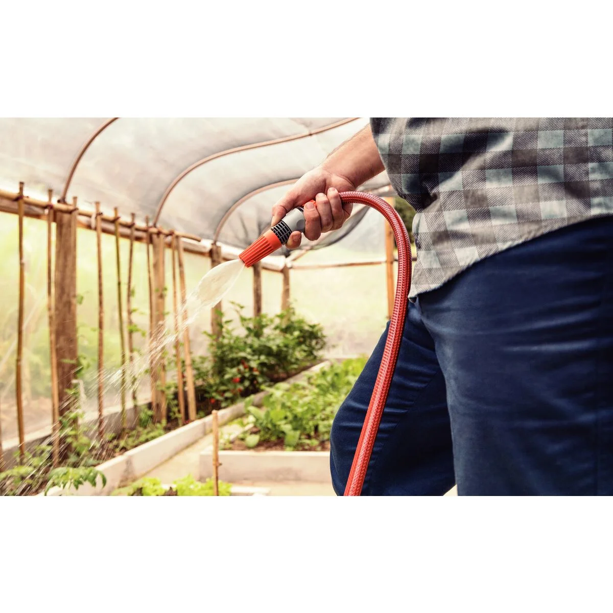 Mangueira Antitorção Multi ATS 1/2" Tramontina para Jardim em PVC 3 Camadas 30 m com Engates Rápidos e Esguicho