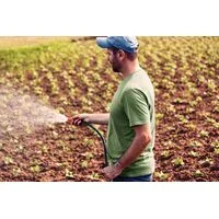 Mangueira Flex para Jardim Tramontina Verde com Faixa Preta em PVC 4 Camadas 15 m com Engate Rosqueado e Esguicho