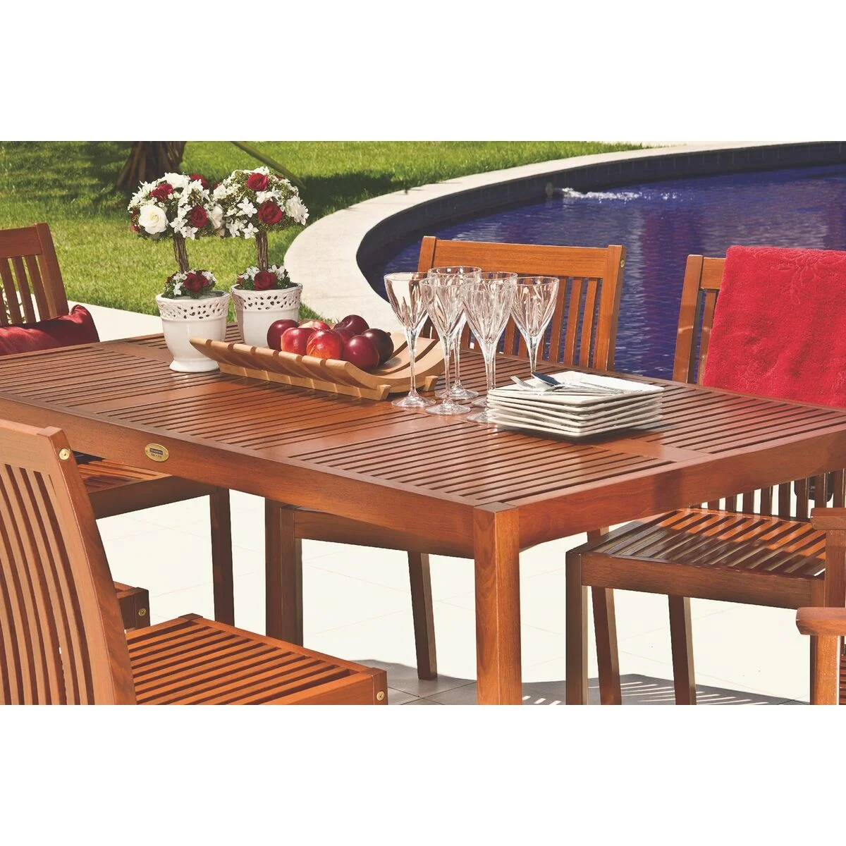 Mesa de Jantar de Madeira Tramontina Retangular em Jatobá com Acabamento Eco Blindage 6 Lugares