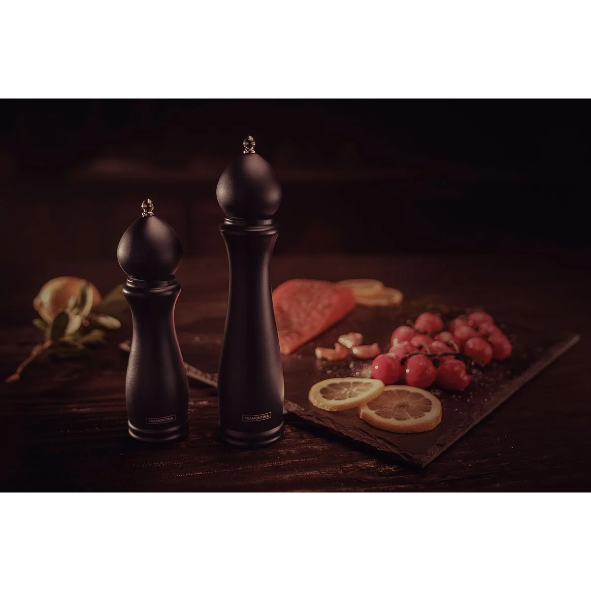 Moedor de Pimenta e Sal Tramontina Churrasco Black em Cerâmica com Recipiente de Madeira 8"