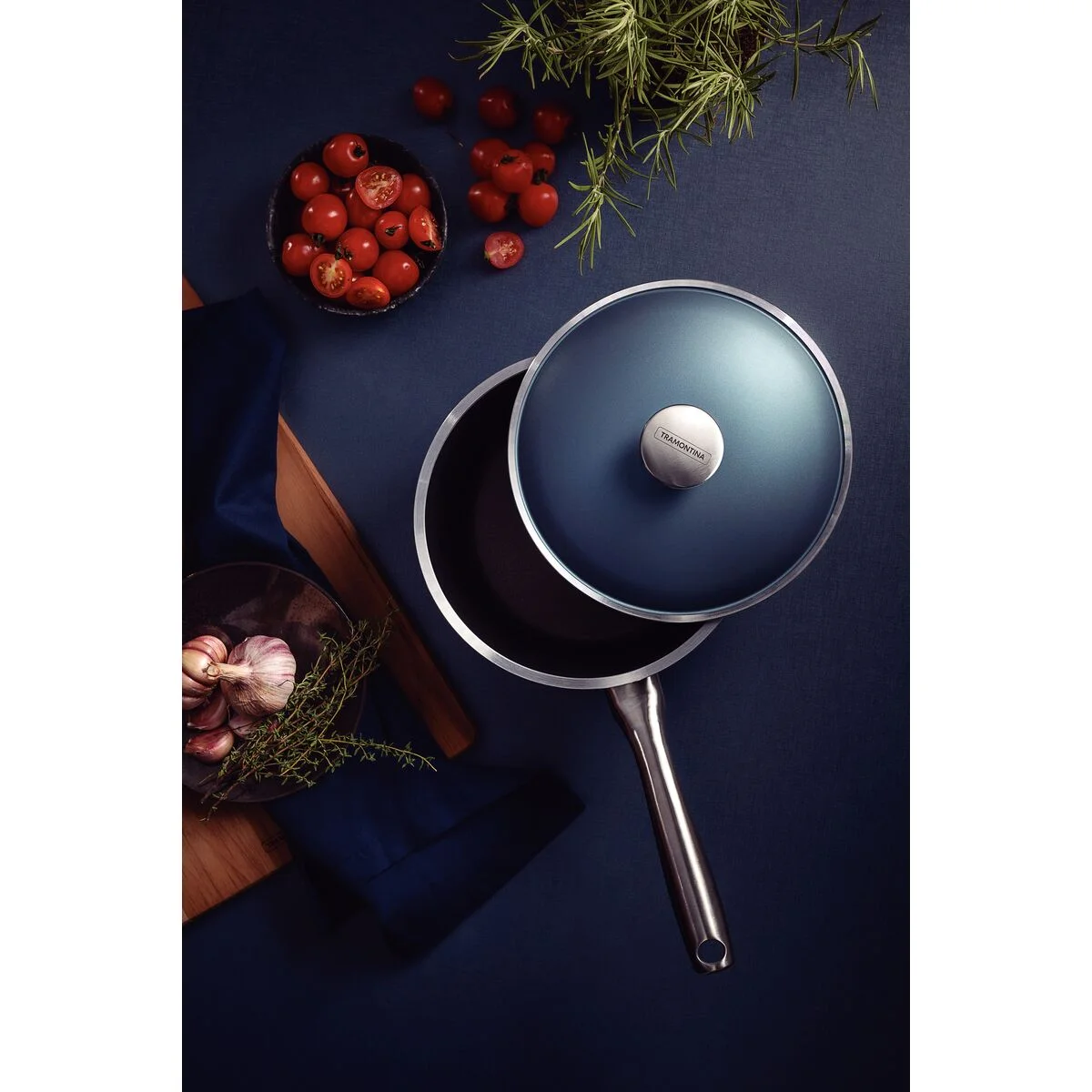 Panela Tramontina Lyon em Alumínio Forjado com Revestimento Interno e Externo em Antiaderente Starflon High Performance Azul Elementar 20 cm 2,8 L