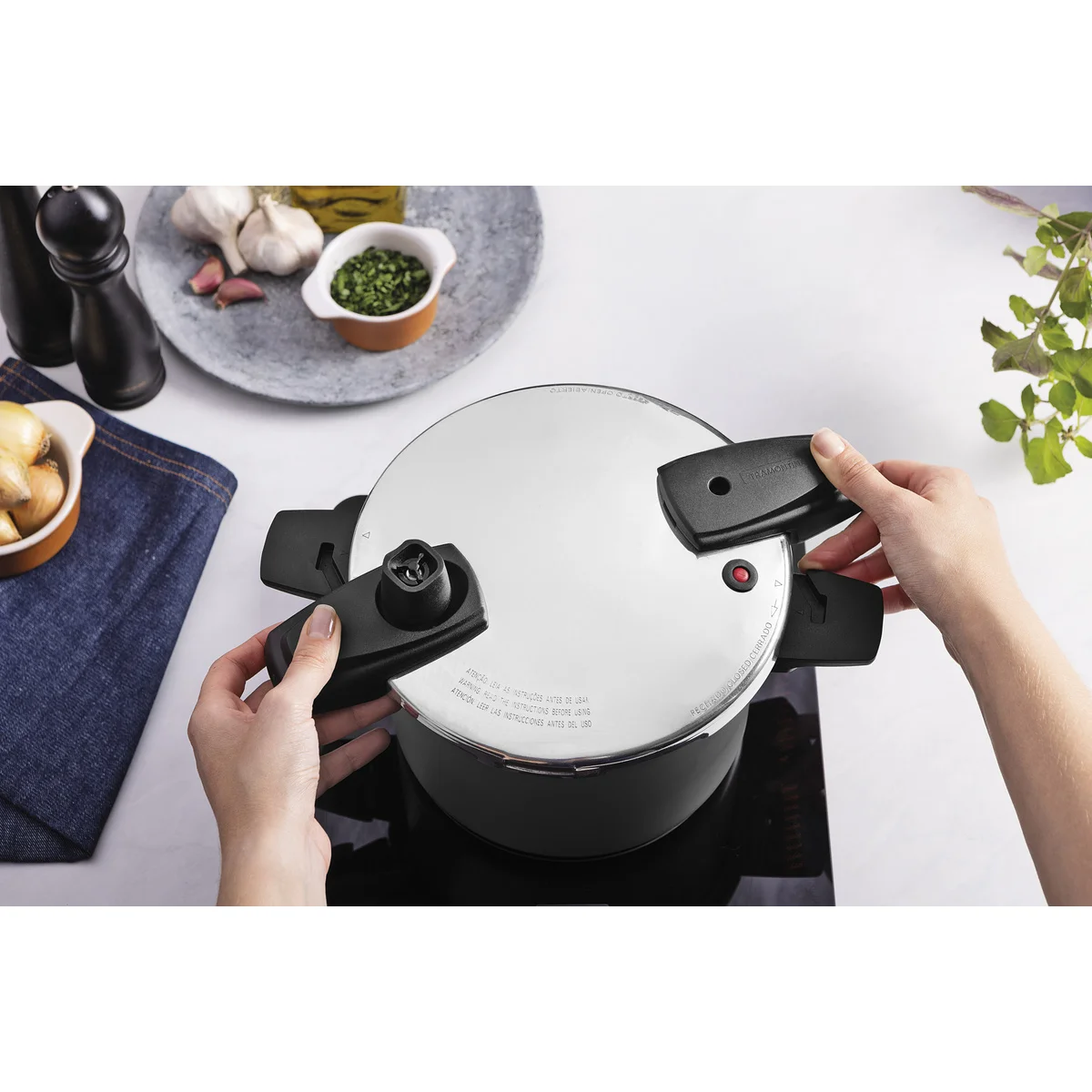 Panela de Pressão Tramontina Arizona Induction em Alumínio com Revestimento Interno e Externo em Antiaderente Starflon Max Titânio 20 cm 4,5 L