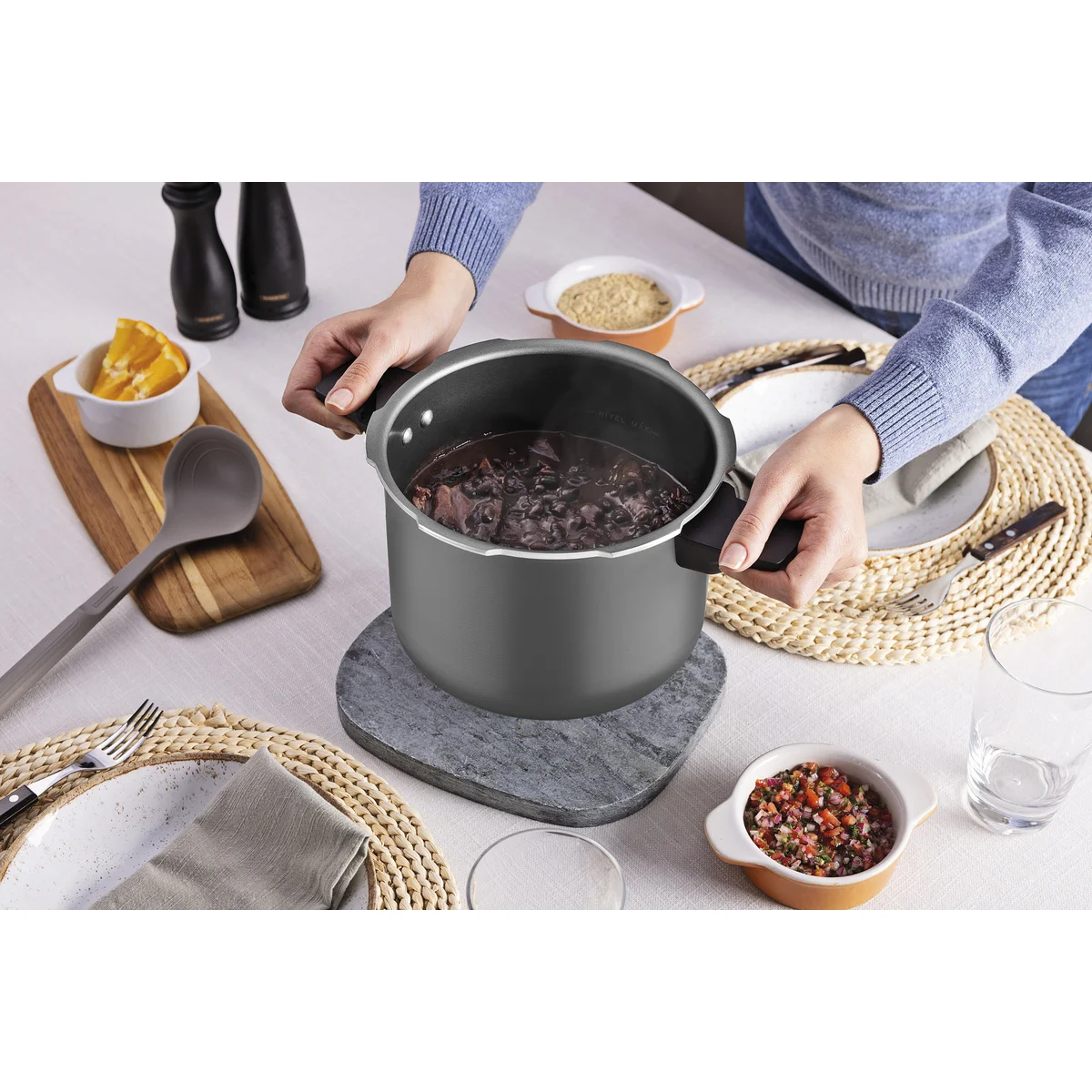 Panela de Pressão Tramontina Arizona Induction em Alumínio com Revestimento Interno e Externo em Antiaderente Starflon Max Titânio 20 cm 4,5 L