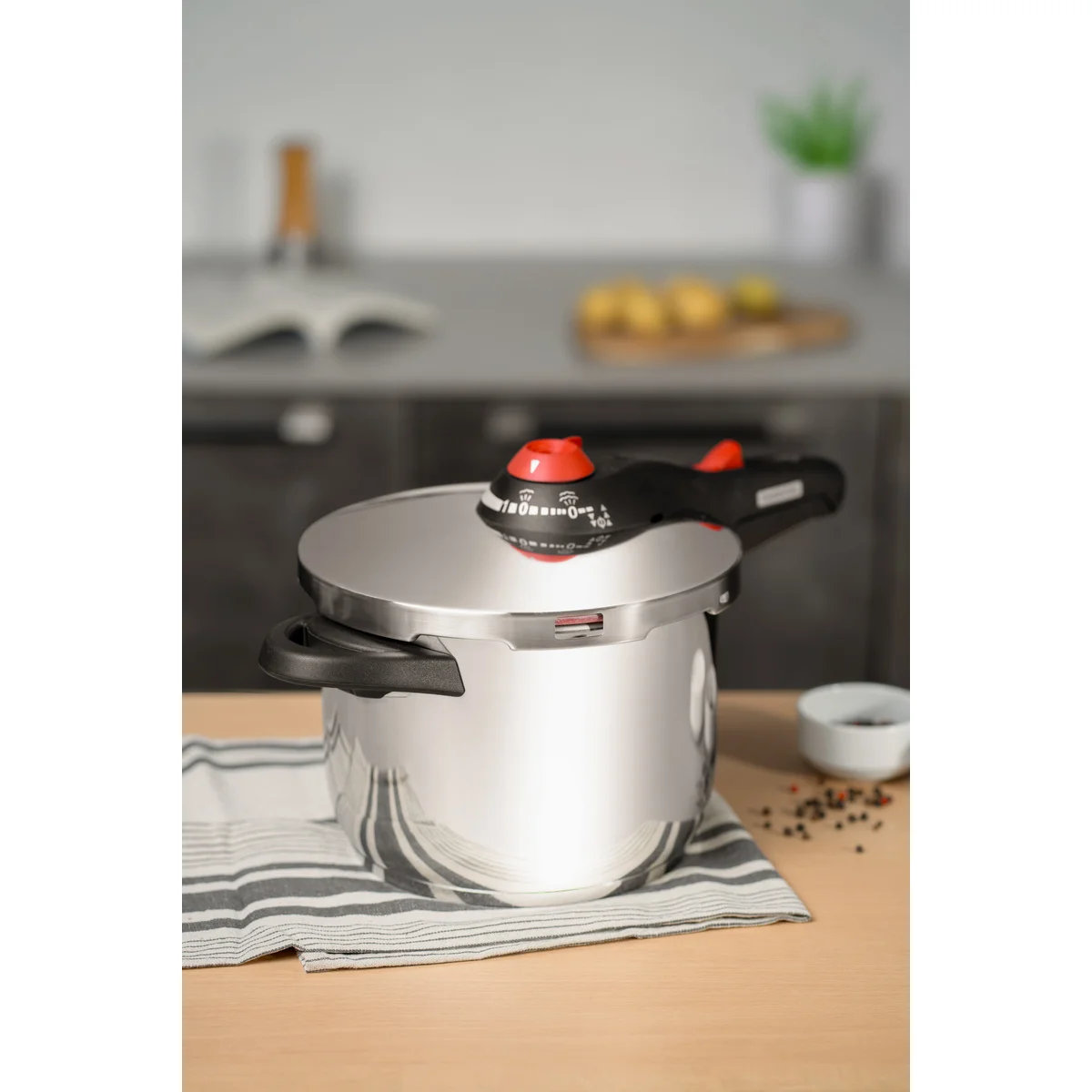 Panela de Pressão Tramontina Solar em Aço Inox Fundo Triplo com 5 Dispositivos de Segurança 22 cm 6 L