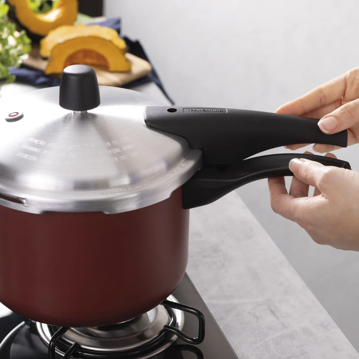 Panela de Pressão Tramontina Vancouver Effect em Alumínio com Revestimento Interno e Externo em Antiaderente Starflon Max Vermelho 20 cm 4,5 L