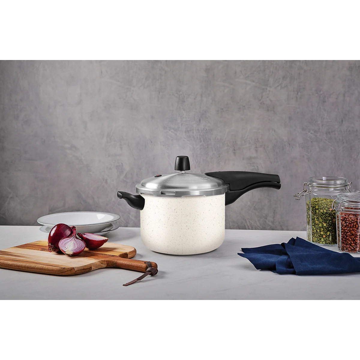 Panela de Pressão Tramontina Vancouver em Alumínio com Revestimento Interno e Externo em Antiaderente Starflon Max Bege 20 cm 4,5 L