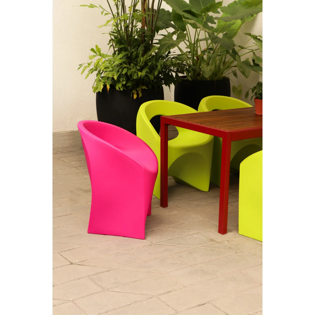 Poltrona Tramontina Jet em Polietileno Hot Pink