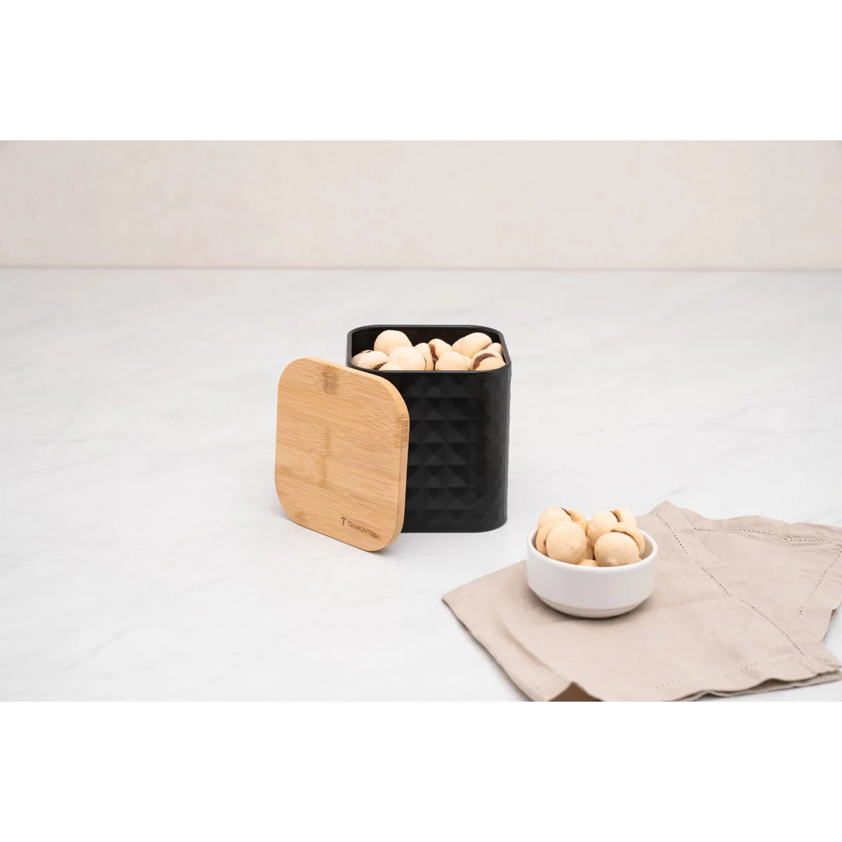 Pote Tramontina para Armazenar Alimentos em Aço Carbono com Tampa de Bambu 1,4 L