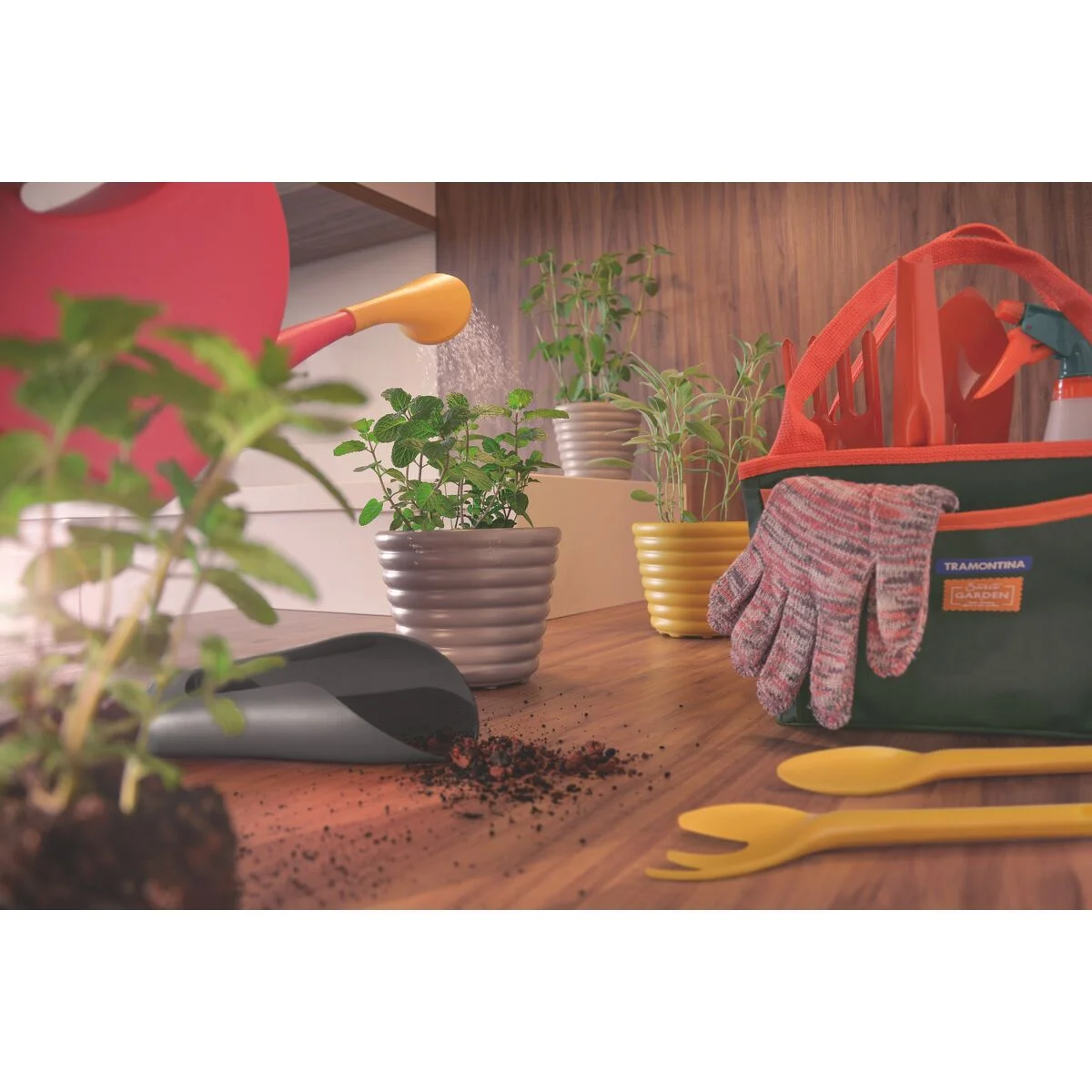 Regador para Jardim Tramontina em Plástico Rosa 7 L