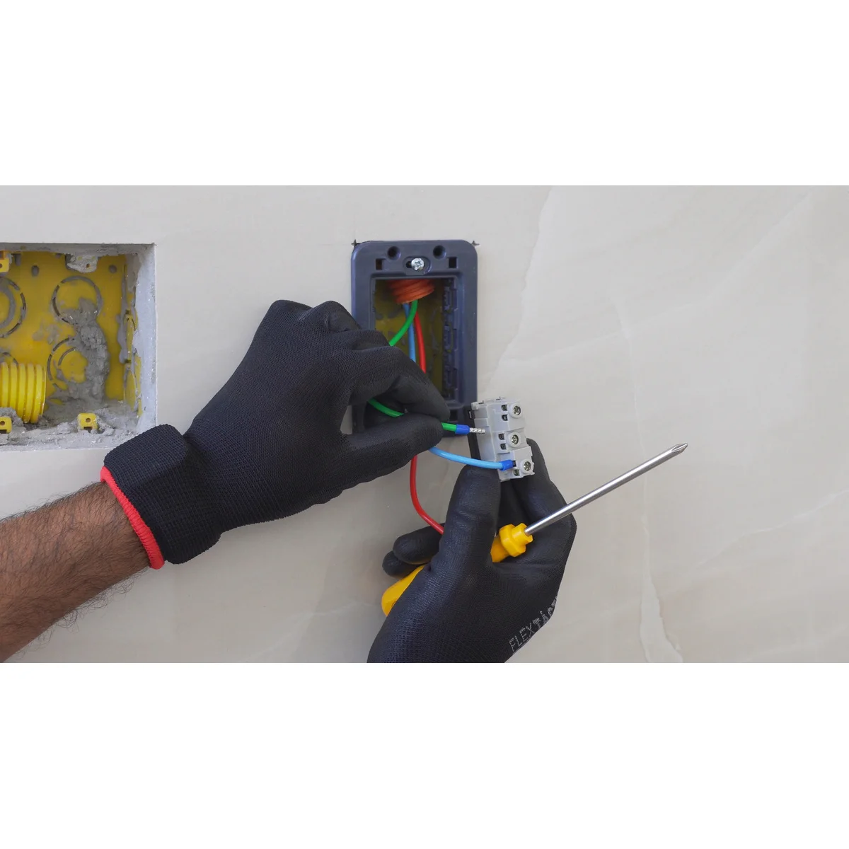 Terminais de Conexão Tubulares Tramontina em cobre estanhado e nylon 2,5 mm² x 8 Azul 100 Peças