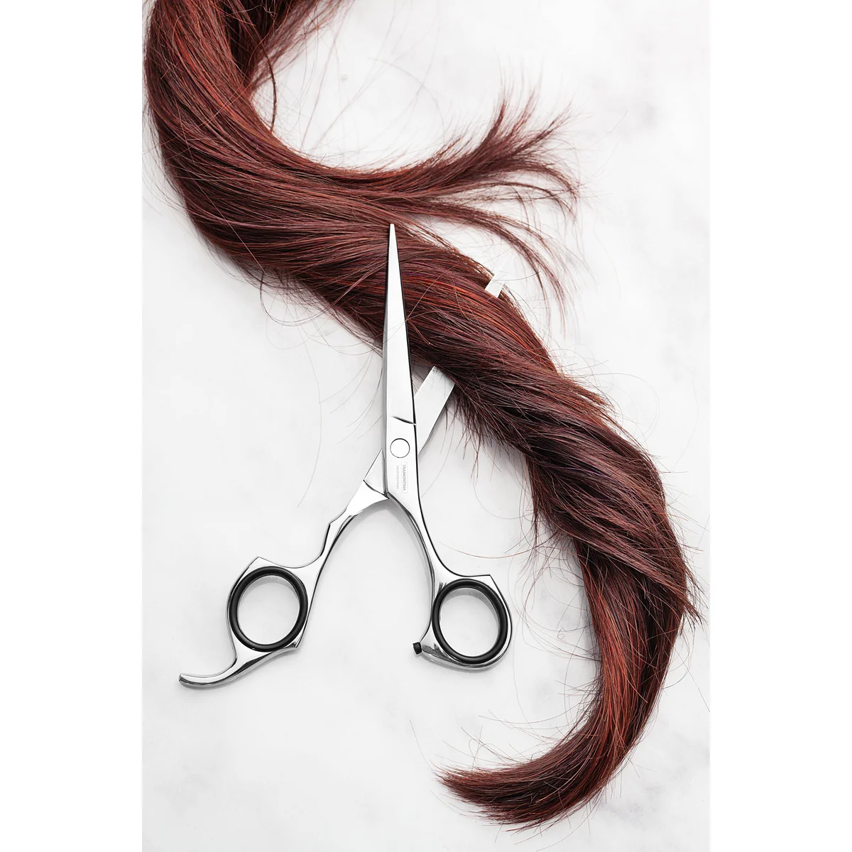 Tesoura Profissional para Cabelo Tramontina em Aço Inox com Fio Laser MIcrosserrilhado e Apoio Fixo para Dedo 6"