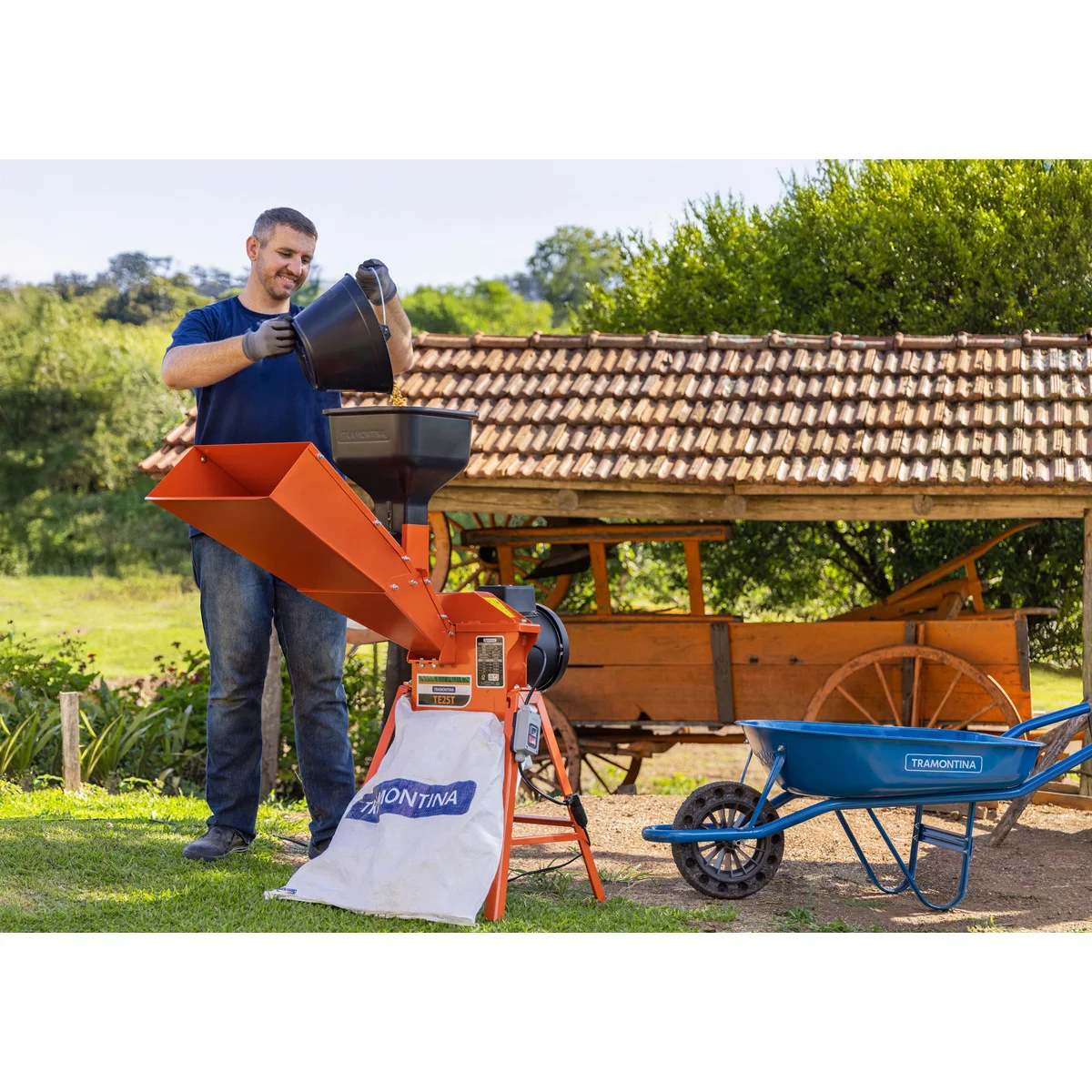 Triturador Elétrico Tramontina TE25T com Suporte Triangular Motor 2 hp Bivolt e Saída Lateral