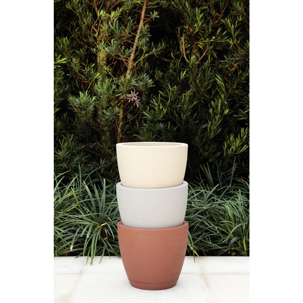 Vaso Tramontina Asteca em Polietileno Concreto com Prato 24 cm